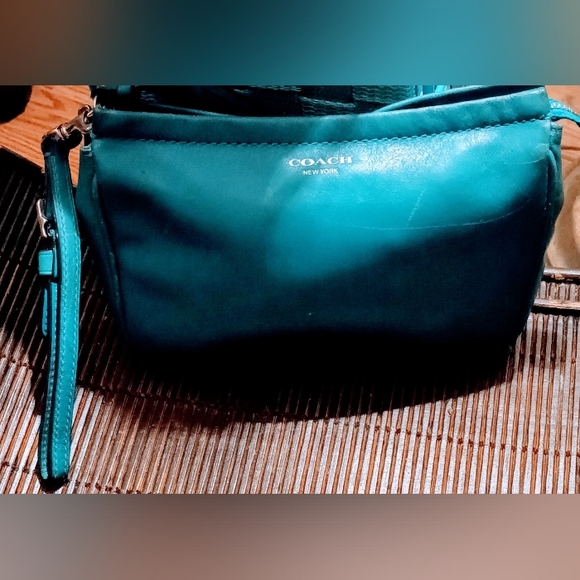 Vintage Tassel Turquoise Clutch sling wrist bag length 8.5in,width 6 in, zipper - Picture 1 of 7